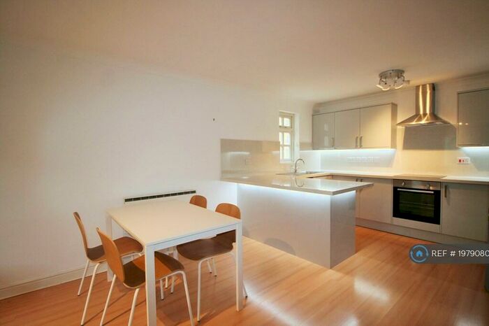 2 Bedroom Flat To Rent In Hadfield Close, Manchester, M14