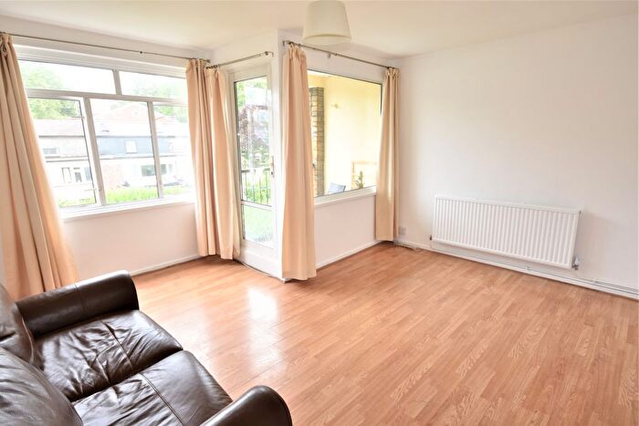 3 Bedroom Maisonette To Rent In Ramsey Street, Bethnal Green, E2