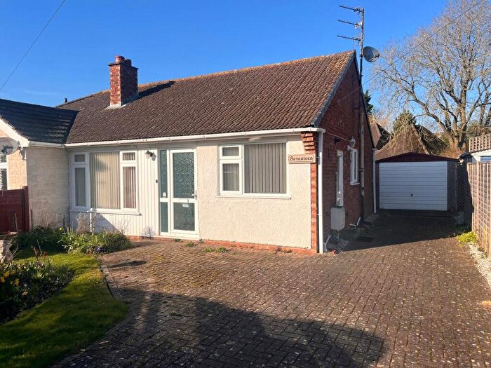 2 Bedroom Bungalow For Sale In Highfield Road, Winslow, Buckingham, MK18