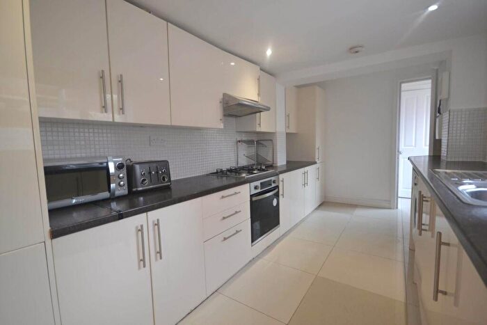 6 Bedroom Terraced House To Rent In Donnington Gardens, Reading, RG1