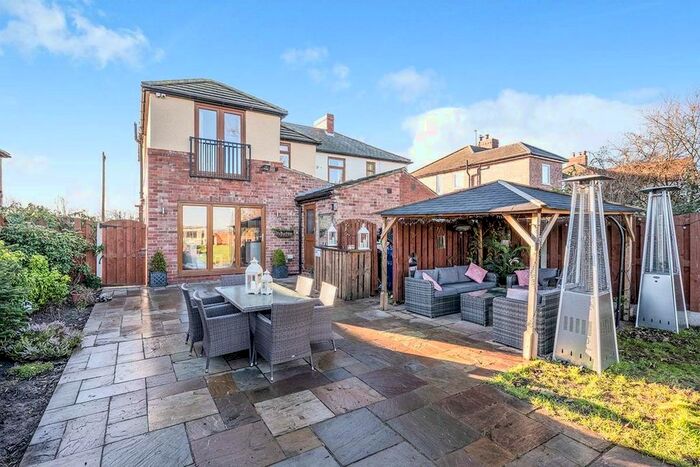 3 Bedroom Semi-Detached House For Sale In Mount Pleasant, Little Smeaton, Pontefract WF8