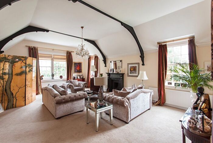 2 Bedroom Flat To Rent In The Old House, Manor Place, Chislehurst, Kent, BR7