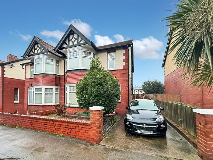 3 Bedroom Semi Detached House For Sale In Peasholm Crescent, Scarborough, YO12