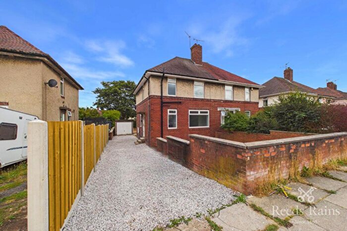 3 Bedroom Semi-Detached House To Rent In Dugdale Road, Sheffield, S5