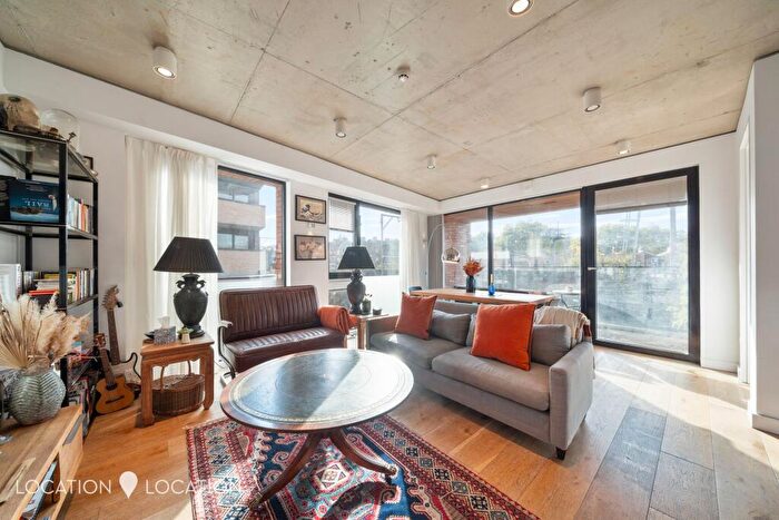 3 Bedroom Flat For Sale In Mentmore Terrace, London, E8