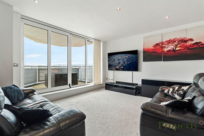 3 Bedroom Flat To Rent In Wards Wharf Approach, London, E16