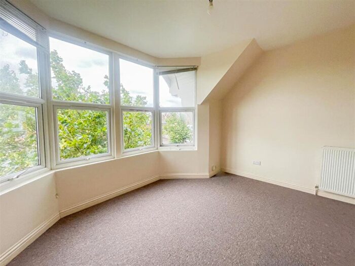 1 Bedroom Flat To Rent In Seaside, Eastbourne, BN22