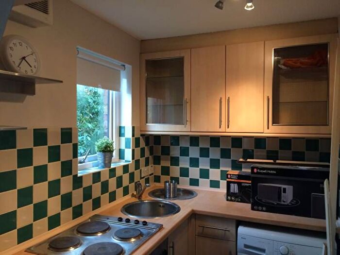 4 Bedroom Terraced House To Rent In Coopers Close, London, E1