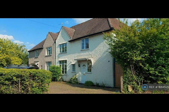 3 Bedroom Semi-Detached House To Rent In The Oval, Guildford, GU2