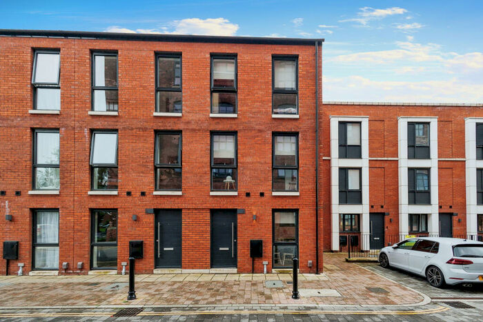 3 Bedroom Town House To Rent In Elisabeth Gardens, SK5