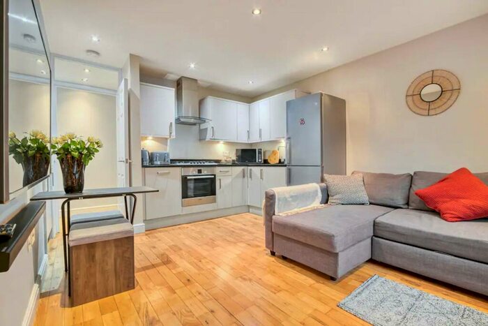 2 Bedroom Flat To Rent In Oval Road, Croydon, CR0