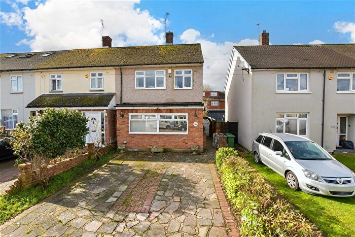 3 Bedroom End Terrace House For Sale In Amersham Road, Romford, Essex, RM3