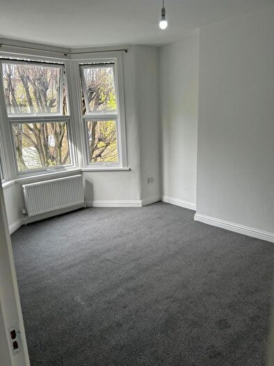 3 Bedroom Flat To Rent In Lawton Road, London, E10