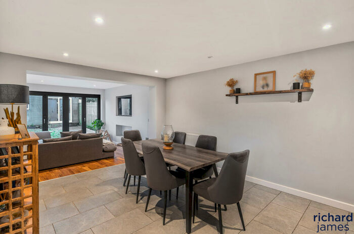 5 Bedroom Detached House For Sale In Cricklade Road, Highworth, Swindon, SN6