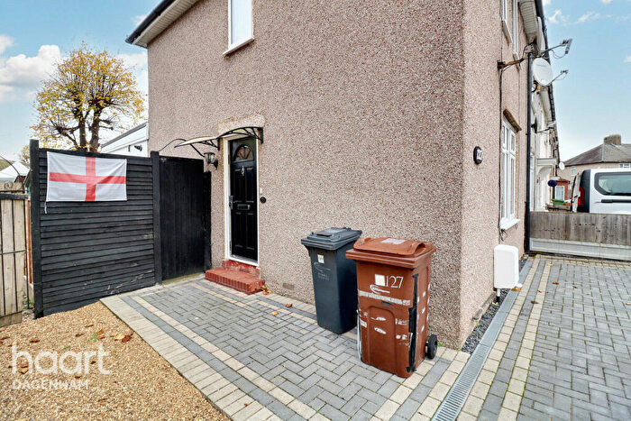 3 Bedroom End Of Terrace House For Sale In Davington Road, Dagenham, RM8