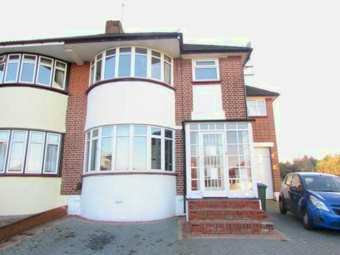 4 Bedroom Property To Rent In Domonic Drive, London, SE9