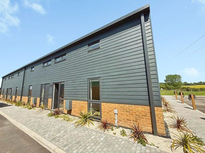 4 Bedroom End Of Terrace House For Sale In Aylesbury Road, Rowsham, Aylesbury, HP22