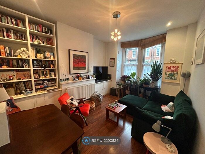 2 Bedroom Flat To Rent In Deerdale Road, London, SE24