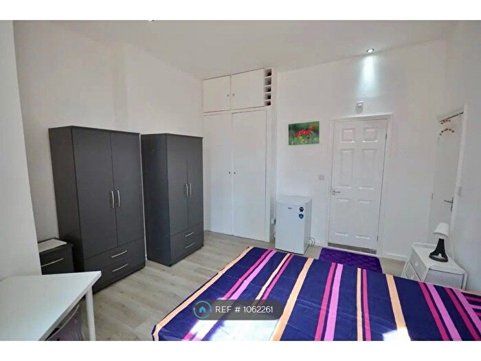 Studio To Rent In Thurlow Park Road, London, SE21