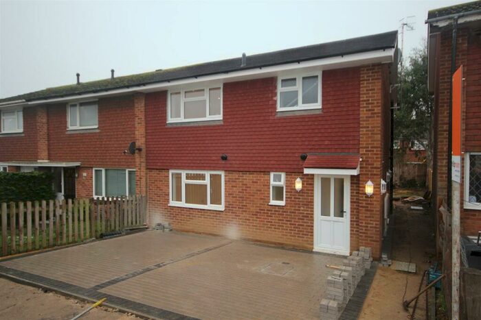 2 Bedroom Flat To Rent In Hythe Crescent, Seaford, BN25