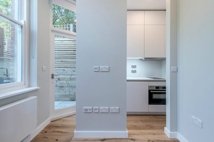 Studio To Rent In Greencroft Gardens, London, NW6