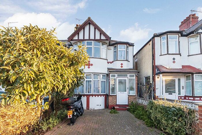 3 Bedroom Property For Sale In Cleveley Crescent, Ealing, W5