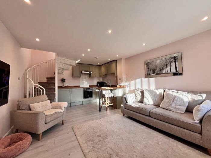 1 Bedroom Terraced House To Rent In Ashford, Surrey, TW15