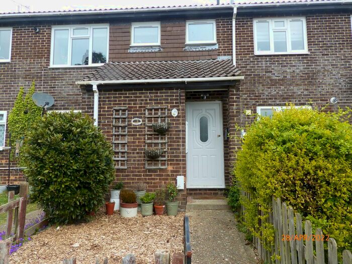 2 Bedroom Flat To Rent In Jacobs Close, Clanfield, Waterlooville, PO8