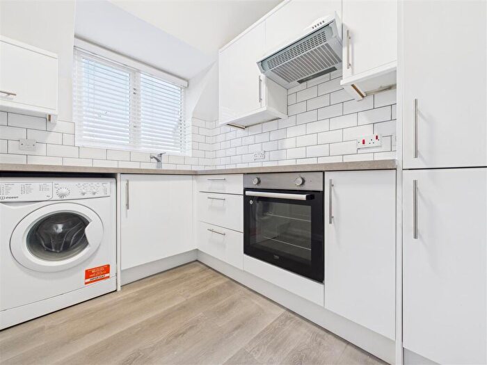 2 Bedroom Flat To Rent In Redoubt Close, Hitchin, Hertfordshire, SG4