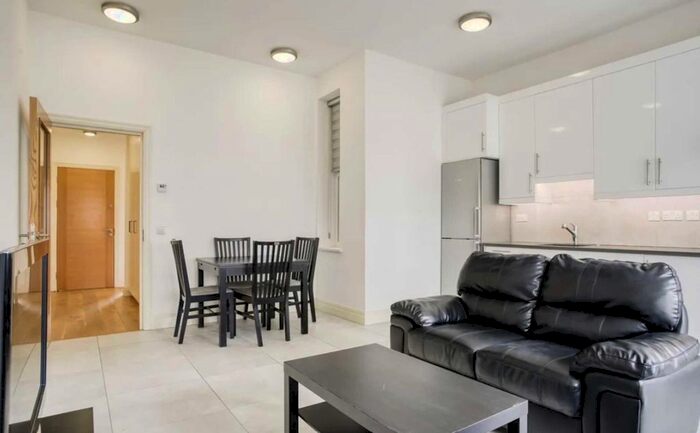 1 Bedroom Flat To Rent In New Broadway, London, W5