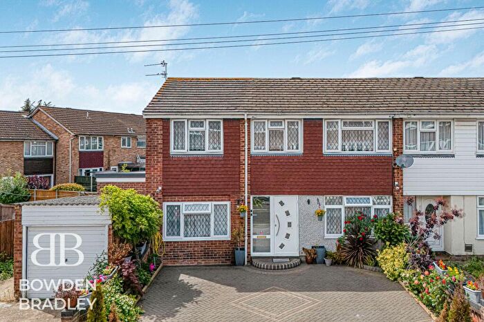 6 Bedroom Semi-Detached House For Sale In Charlotte Gardens, Collier Row, RM5