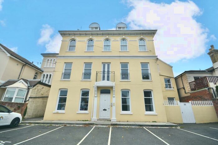 3 Bedroom Flat To Rent In Dorchester Road, Weymouth, DT4