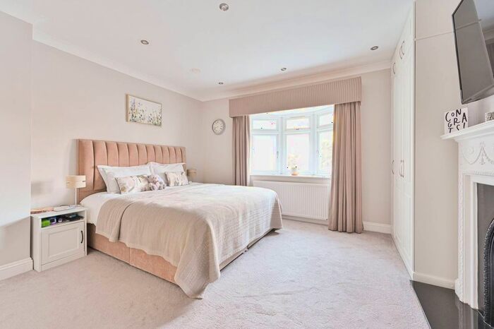 3 Bedroom Flat To Rent In Streatham Common North, Streatham Common, London, SW16