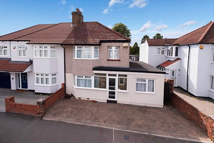 3 Bedroom Semi Detached House For Sale In Gipsy Road, Welling, DA16