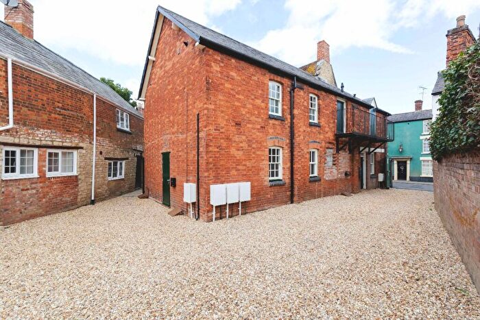 1 Bedroom Flat To Rent In Flat The Bakehouse, High Street South, Olney, Buckinghamshire, - £ Pcm, MK46