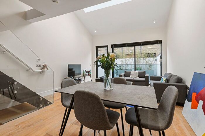 4 Bedroom Terraced House For Sale In Edison Mews, Wandsworth, SW18