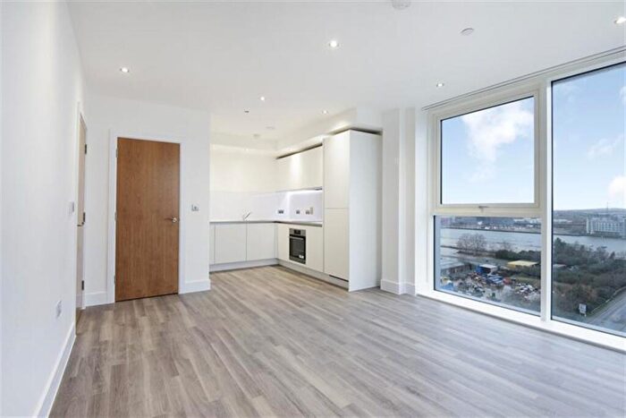 2 Bedroom Flat To Rent In Thames Road London, Thames, E16