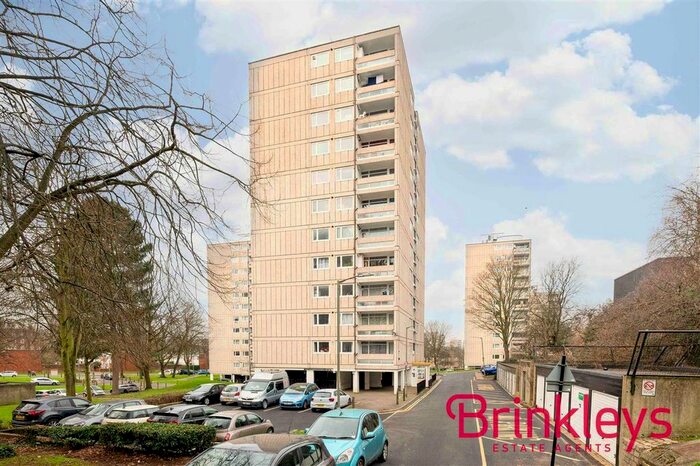 2 Bedroom Flat To Rent In Redenham House, Tangley Grove, Roehampton, SW15