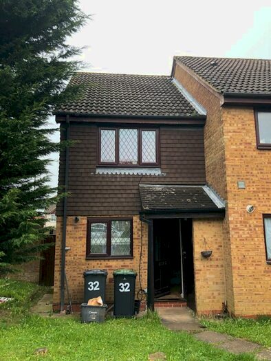 2 Bedroom Terraced House To Rent In Bowbrookvale, Luton, Bedfordshire, LU2