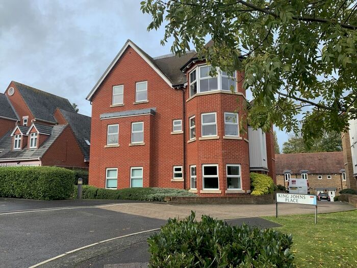 2 Bedroom Flat To Rent In Egham Hill, Englefield Green, Egham, TW20