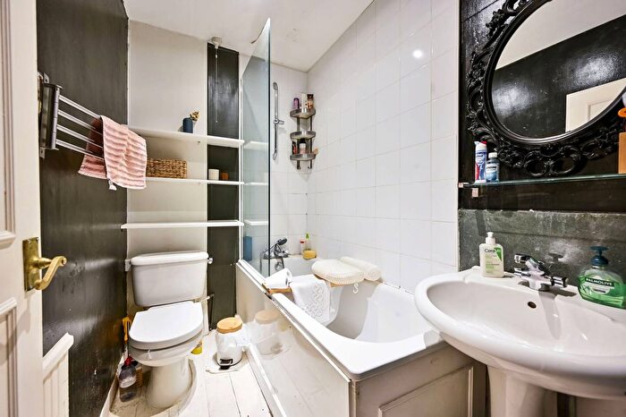 1 Bedroom Flat To Rent In Fulham Park Gardens, Fulham, London, SW6