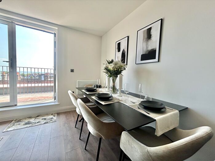 2 Bedroom Flat For Sale In Chalkwell Heights, Westcliff-On-Sea, SS0