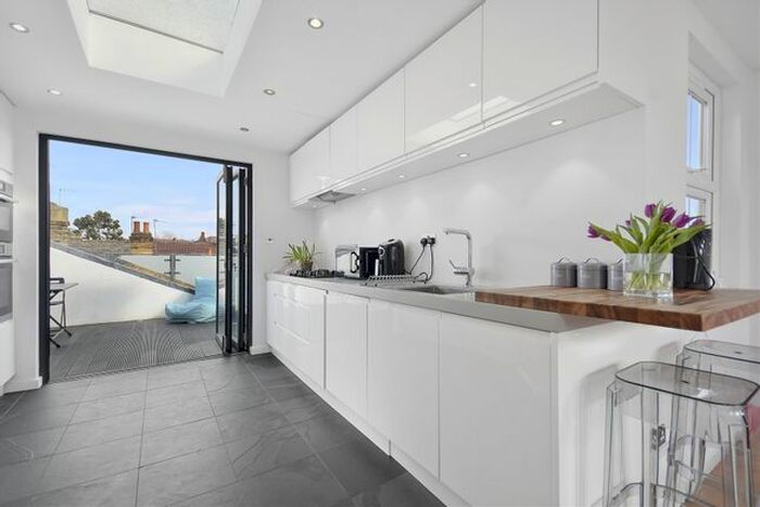 3 Bedroom Maisonette To Rent In Davis Road, London, W3