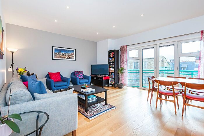 2 Bedroom Flat To Rent In Millennium Square, Shad Thames, SE1