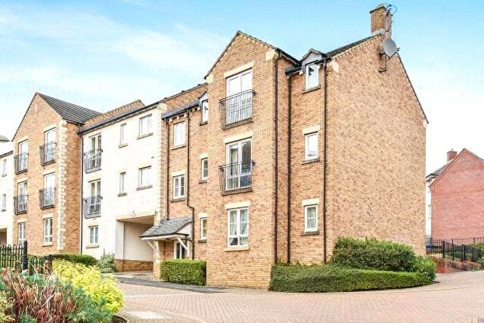 2 Bedroom Apartment For Sale In Rosemary Drive, Banbury, OX16