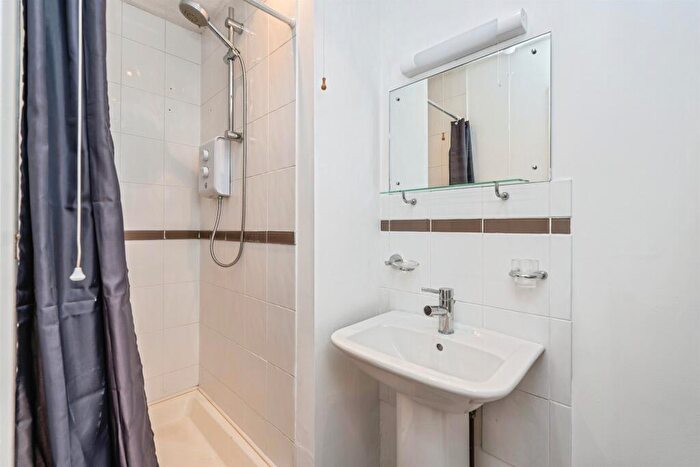 2 Bedroom Maisonette For Sale In Beacon Close, Rownhams, Southampton, SO16
