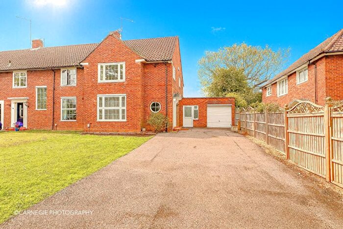 3 Bedroom Semi-Detached House To Rent In Beehive Lane, Welwyn Garden City, AL7