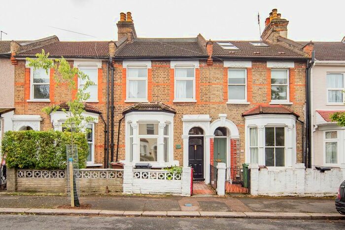 4 Bedroom Property To Rent In Melbourne Road, London, E17