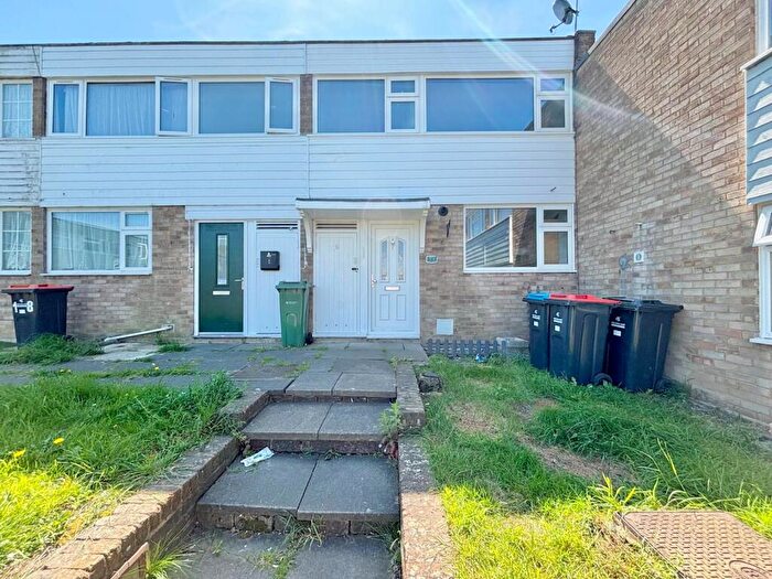 3 Bedroom House To Rent In Tarbert Close, Bletchley., MK2