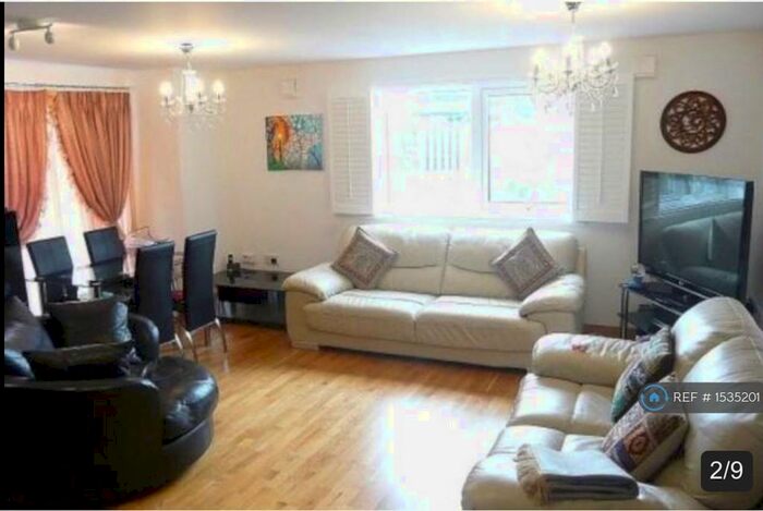 2 Bedroom Flat To Rent In Arisdale Avenue, Essex, RM15